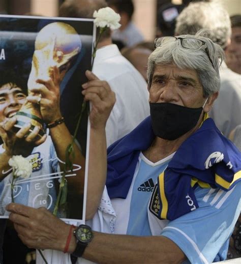 M­a­r­a­d­o­n­a­’­n­ı­n­ ­ö­l­m­e­d­e­n­ ­ö­n­c­e­k­i­ ­s­o­n­ ­g­ö­r­ü­n­t­ü­l­e­r­i­